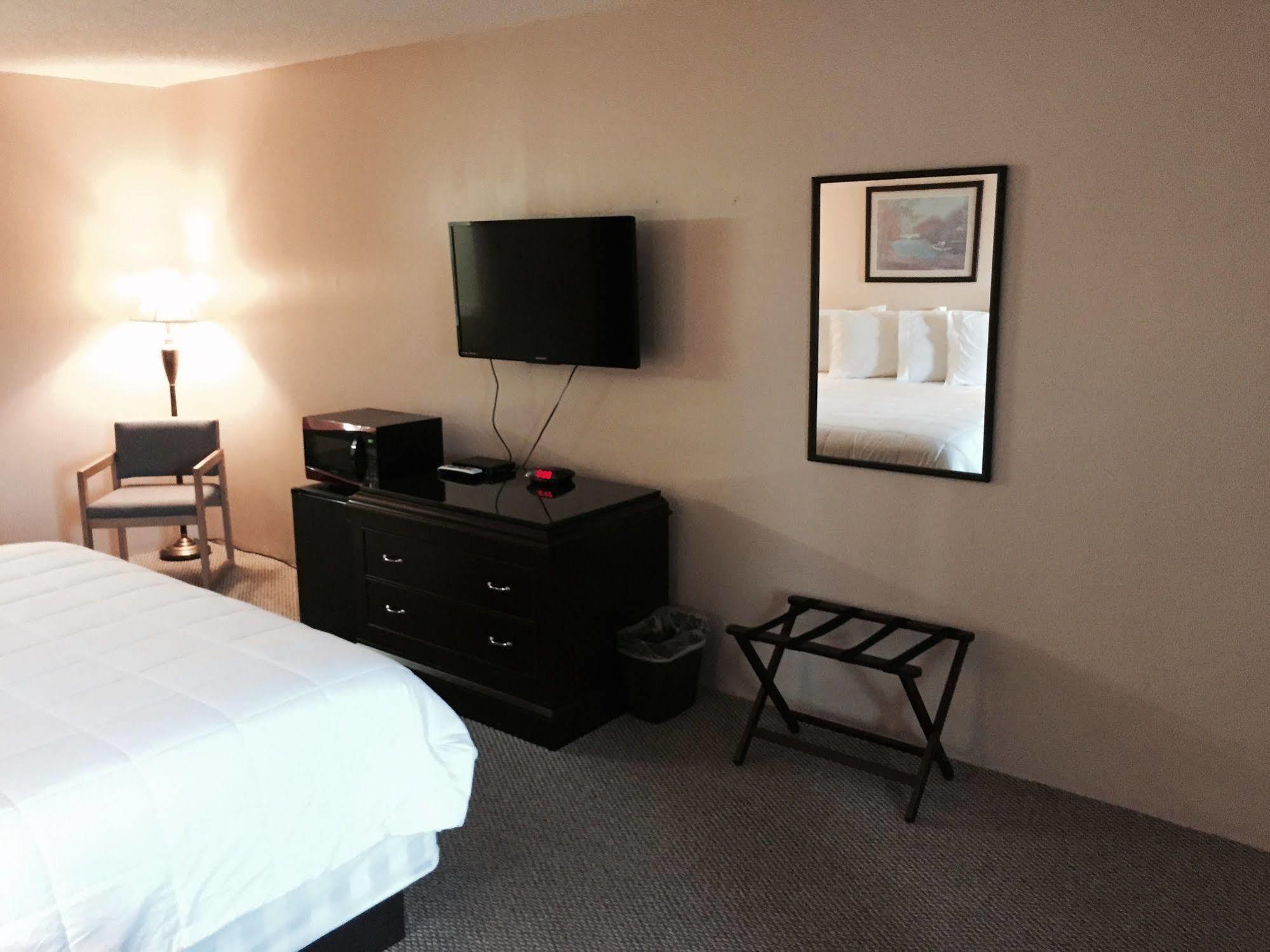 Palms Garden Inn Ellisville Exterior photo