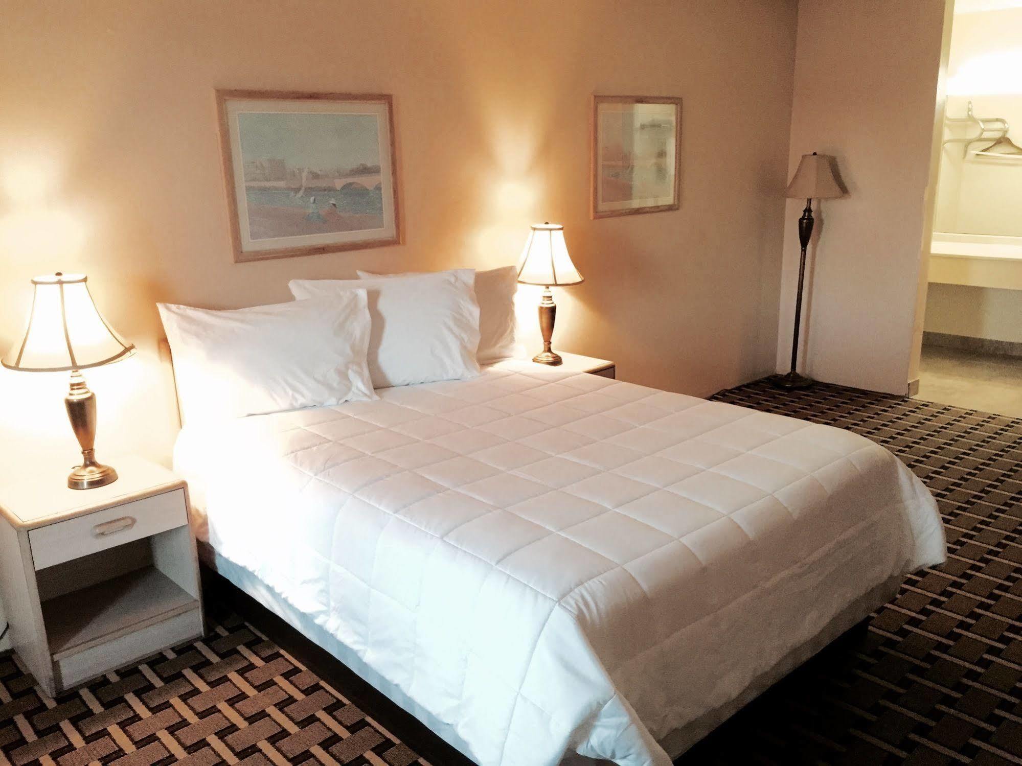 Palms Garden Inn Ellisville Exterior photo