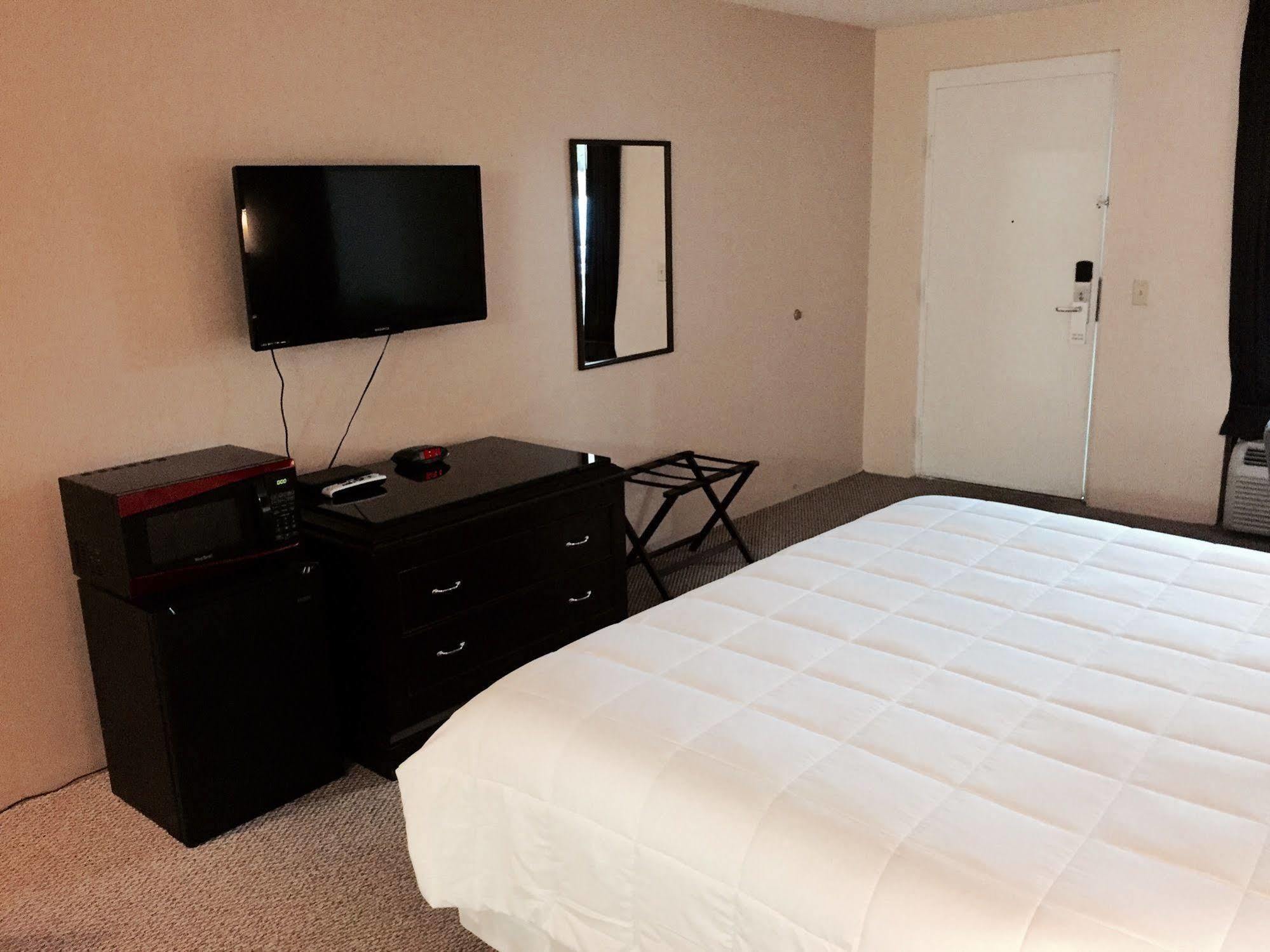 Palms Garden Inn Ellisville Exterior photo