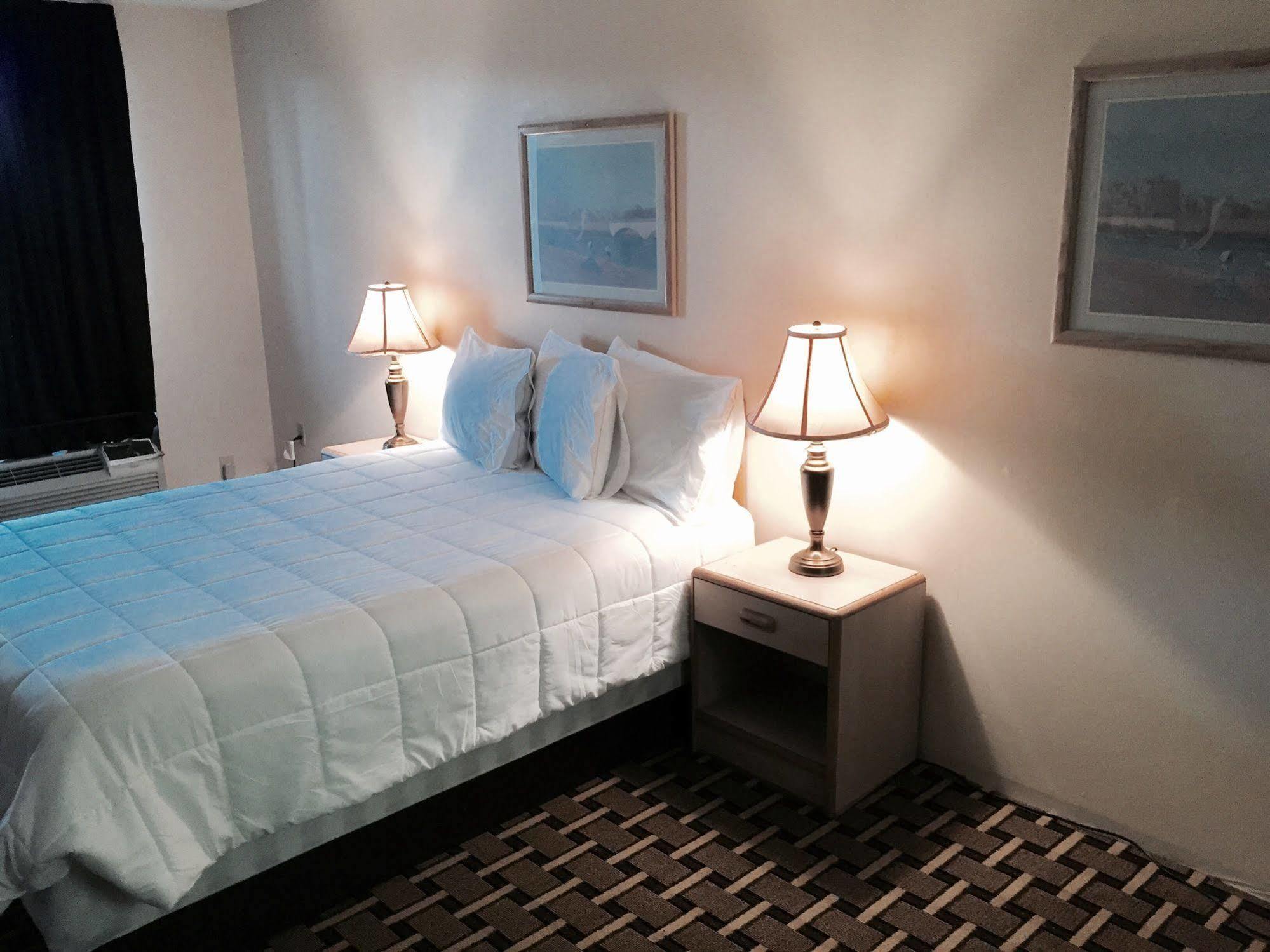 Palms Garden Inn Ellisville Exterior photo