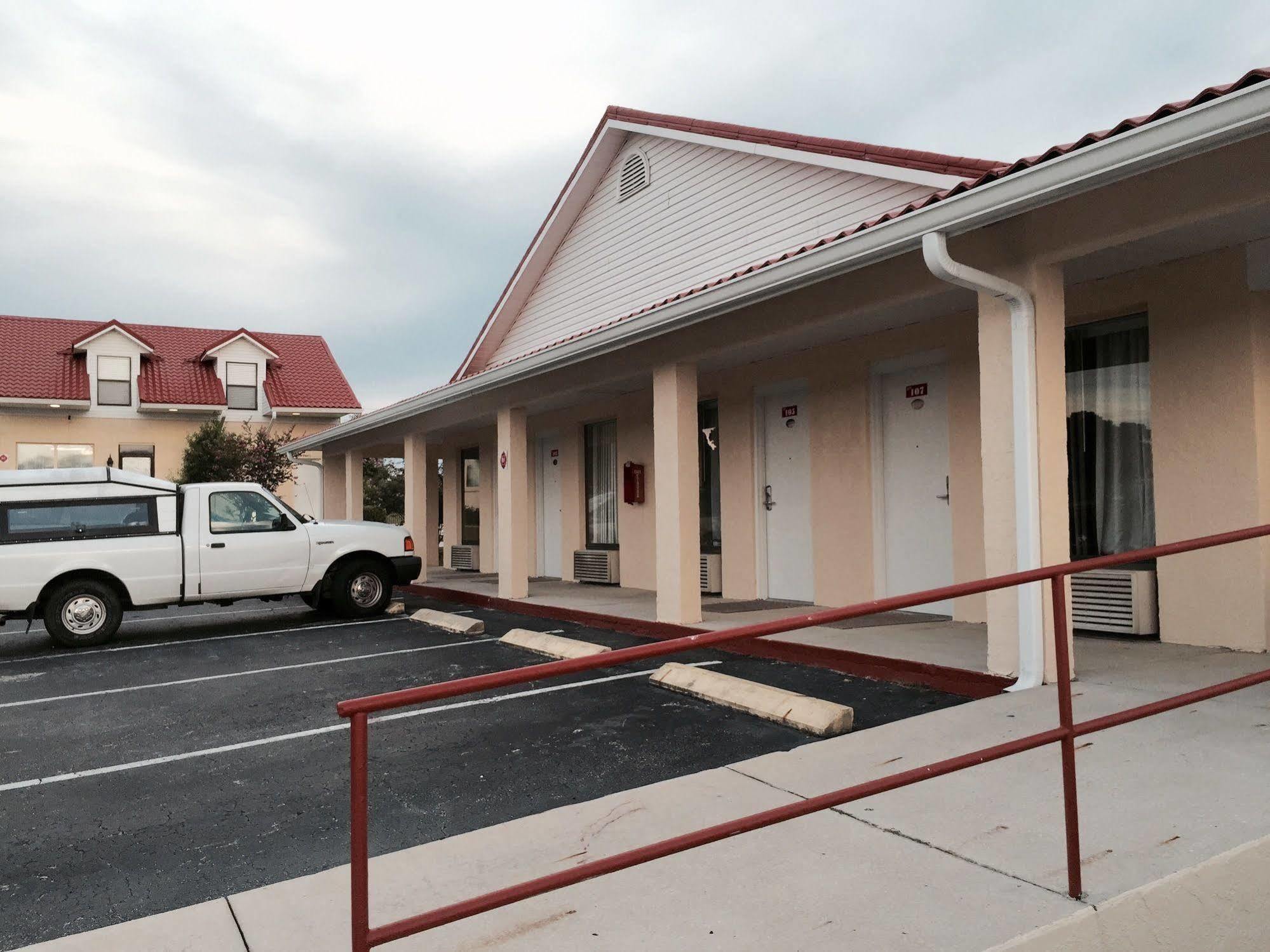 Palms Garden Inn Ellisville Exterior photo