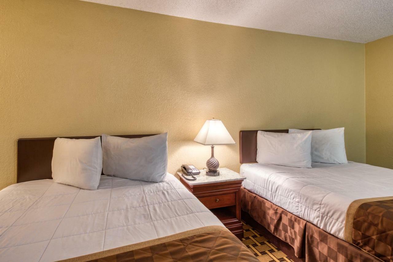 Palms Garden Inn Ellisville Exterior photo