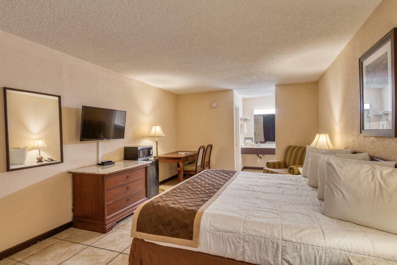 Palms Garden Inn Ellisville Exterior photo