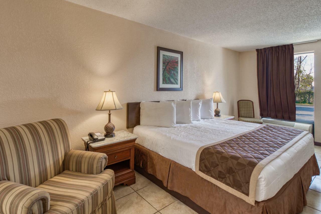 Palms Garden Inn Ellisville Exterior photo