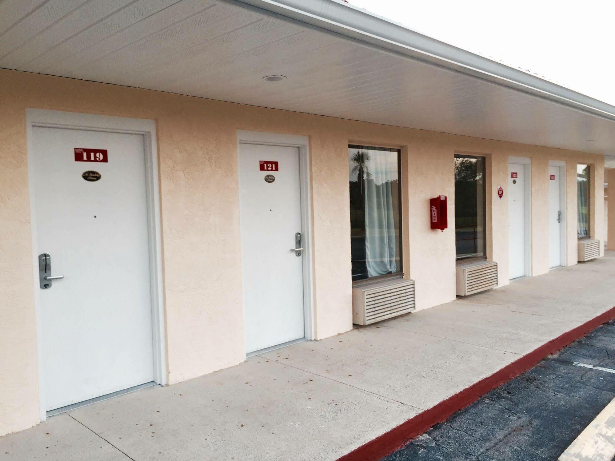 Palms Garden Inn Ellisville Exterior photo