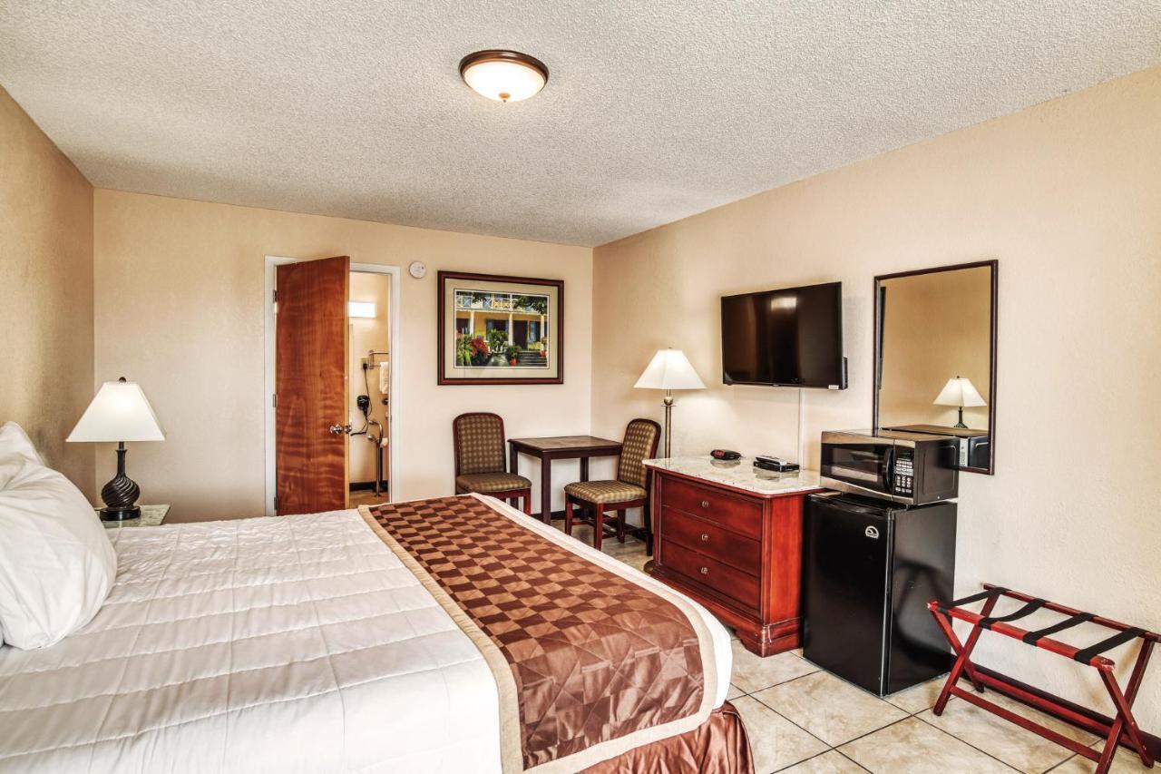 Palms Garden Inn Ellisville Exterior photo